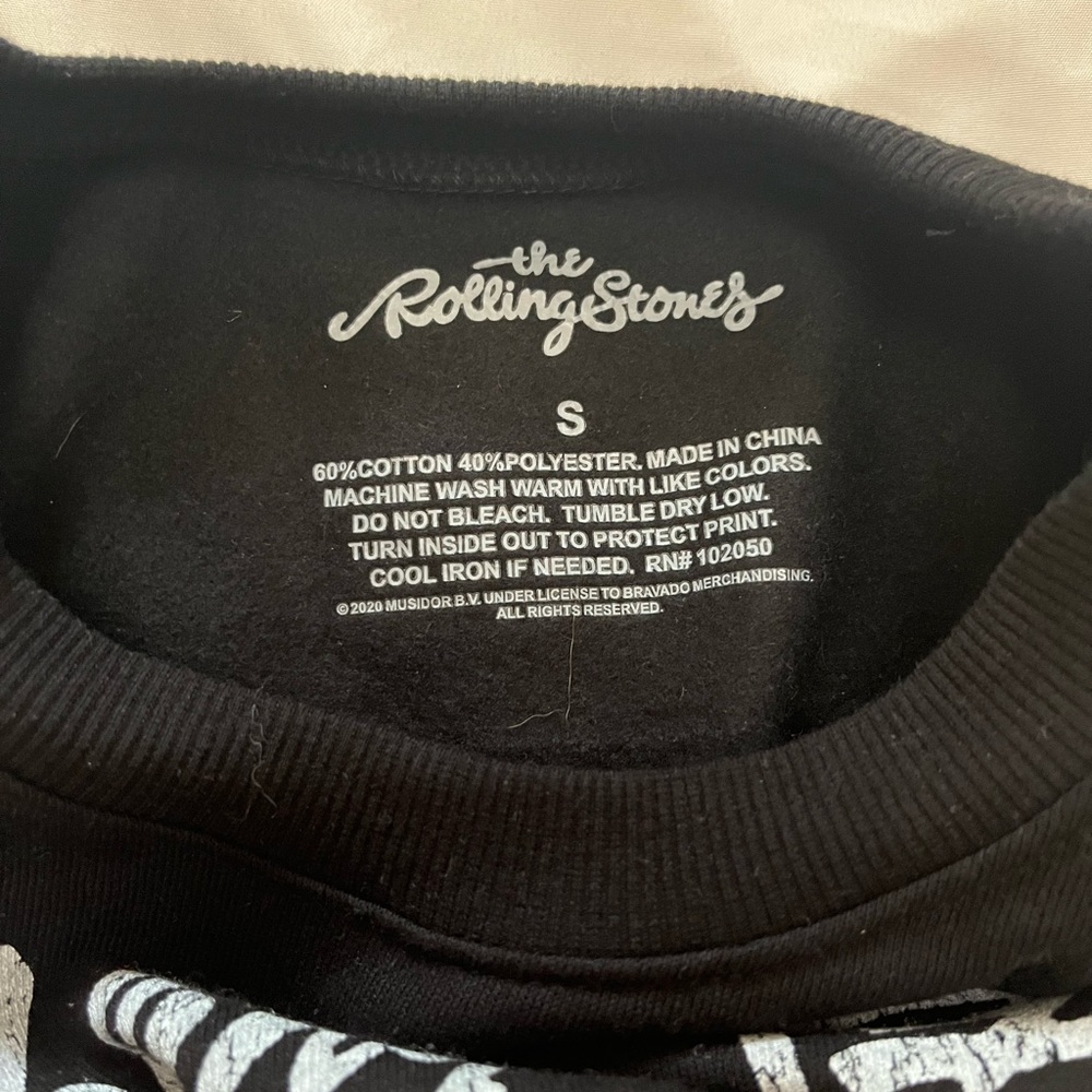 The rolling stones cropped sweatshirt from Aeropostale size small